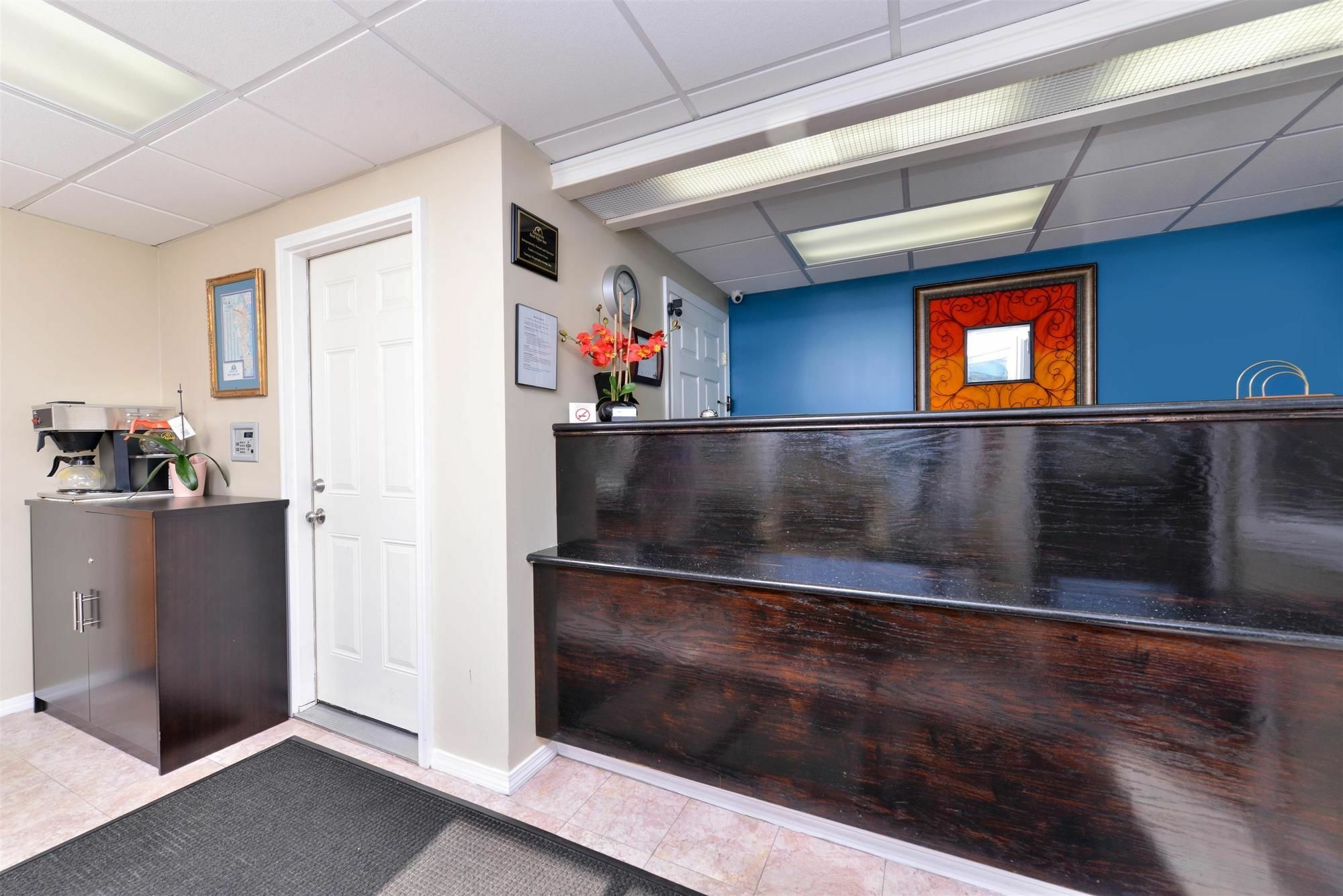 Americas Best Value Inn New London Mystic Exteriör bild